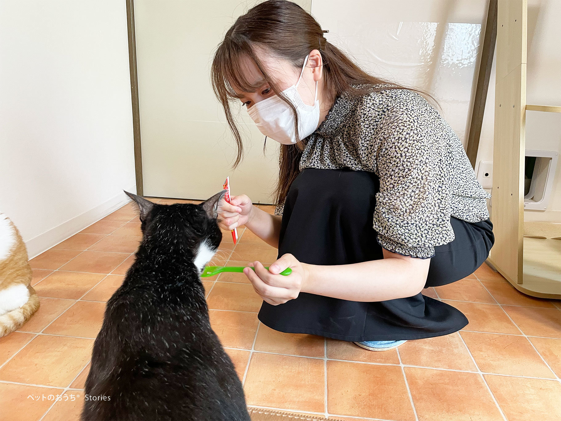 チュールをあげる山本様.jpg